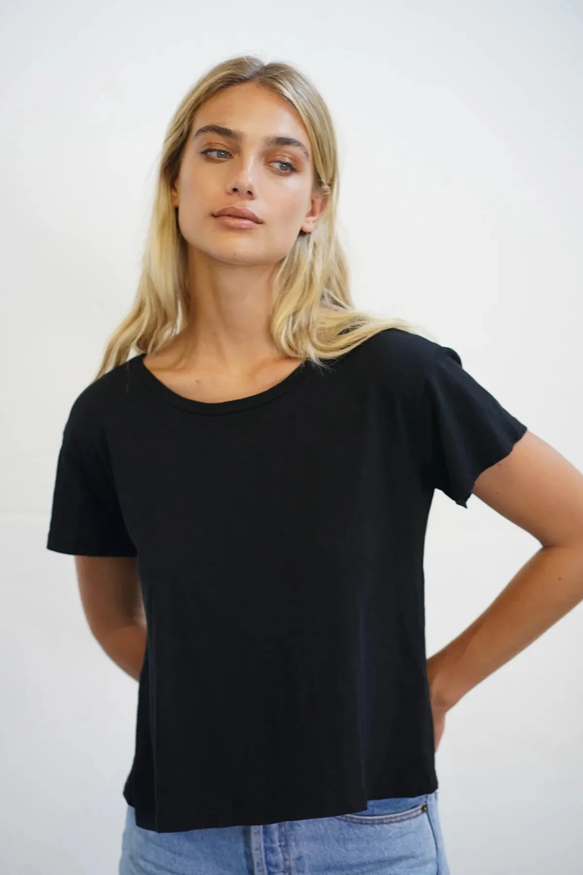 LNA SHADEN CREW NECK IN BLACK